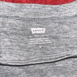 Medium Women’s Levi’s T-Shirt
